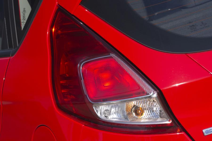  Ford Fiesta 1.0L EcoBoost 2014 года  (фото 9 из 23)